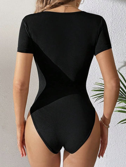 KİM Kİ O KARE YAKA ESNEK ALTTAN ÇITÇIT KAPAMA BODYSUIT